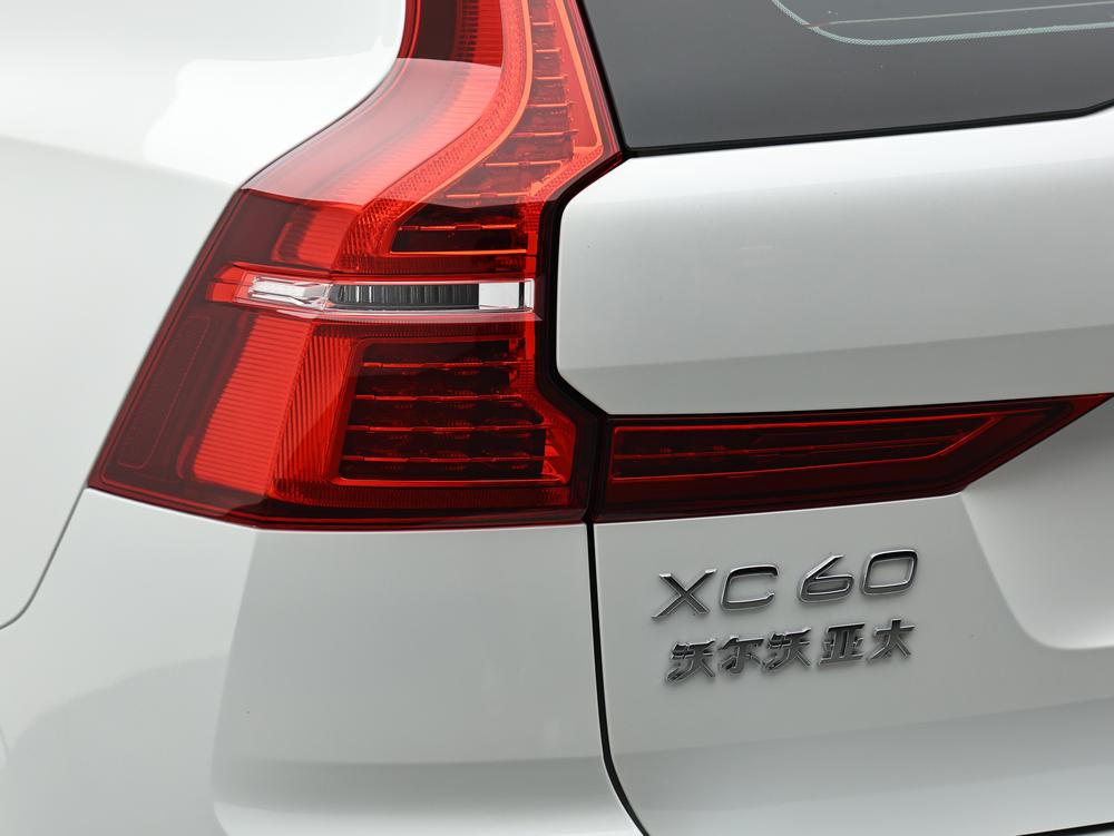 Volvo XC60 PHEV 2025 модификация T8 4WD Long Battery Li f e Pro Smart Range Deluxe Edition – фото 13