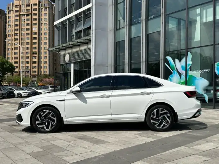 Volkswagen Sagitar 2024 Model 300TSI DSG Beyond Edition – фото 4