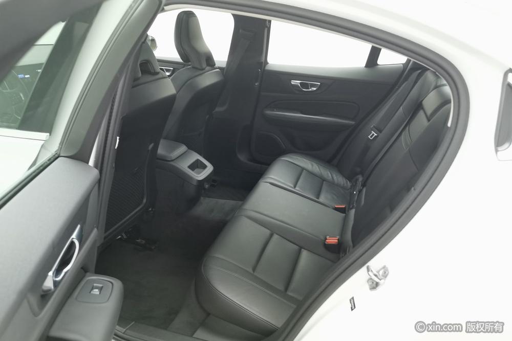 Volvo S60 2020 T4 Intelligent Refined Luxury – фото 20