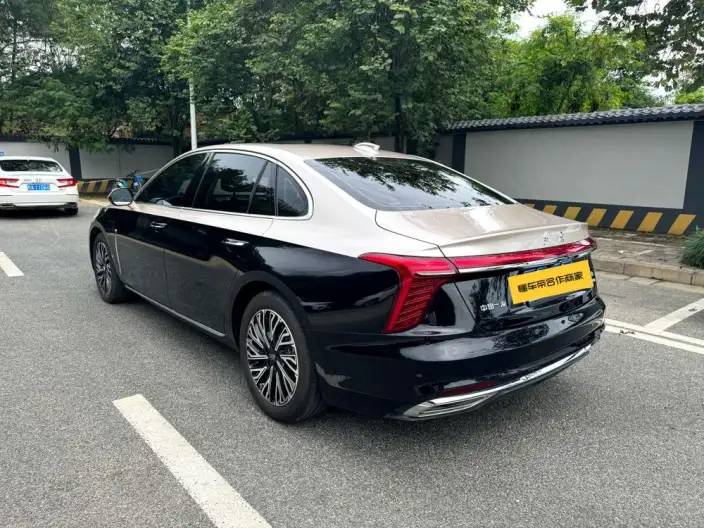Hongqi H5 2023 Model 2.0T Automatic Flag Enjoy Edition