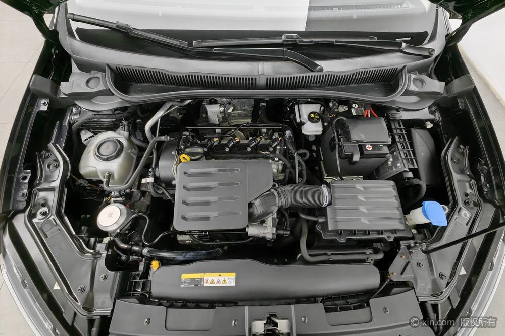 Volkswagen Lavida 2023 Sunrise 1.5L Manual New Ease Edition – фото 5