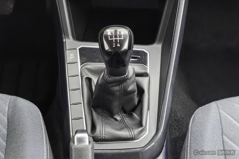 Volkswagen Lavida 2023 Sunrise 1.5L Manual New Ease Edition – фото 14