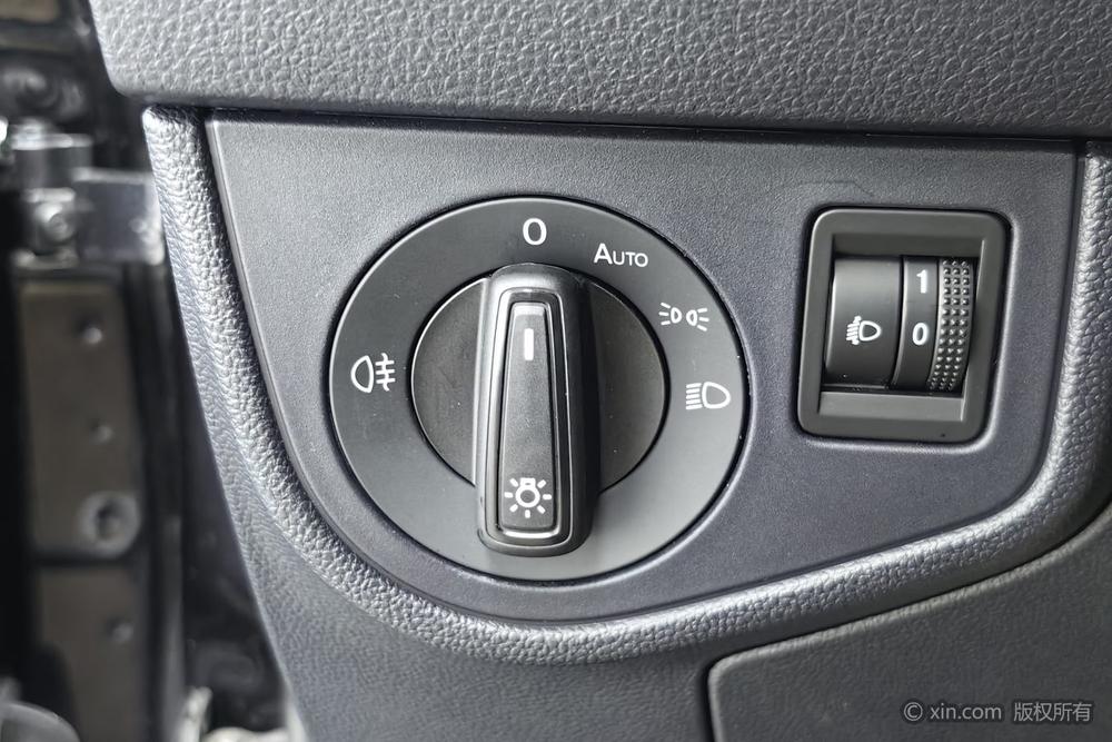 Volkswagen Lavida 2023 Sunrise 1.5L Manual New Ease Edition – фото 15