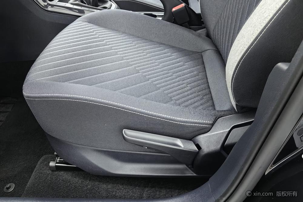 Volkswagen Lavida 2023 Sunrise 1.5L Manual New Ease Edition – фото 18