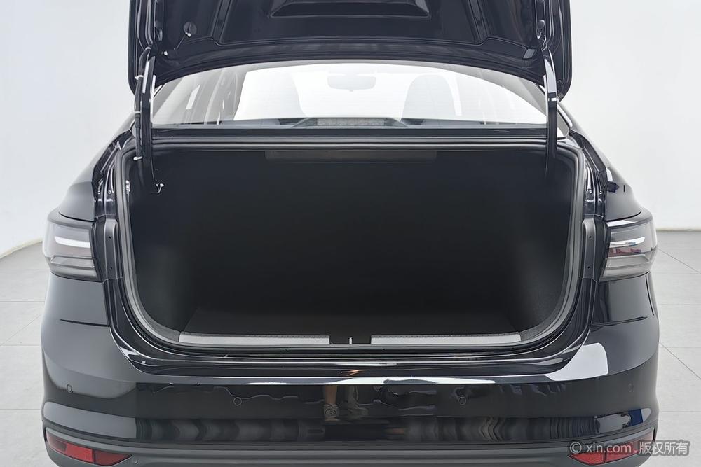 Volkswagen Lavida 2023 Sunrise 1.5L Manual New Ease Edition – фото 23