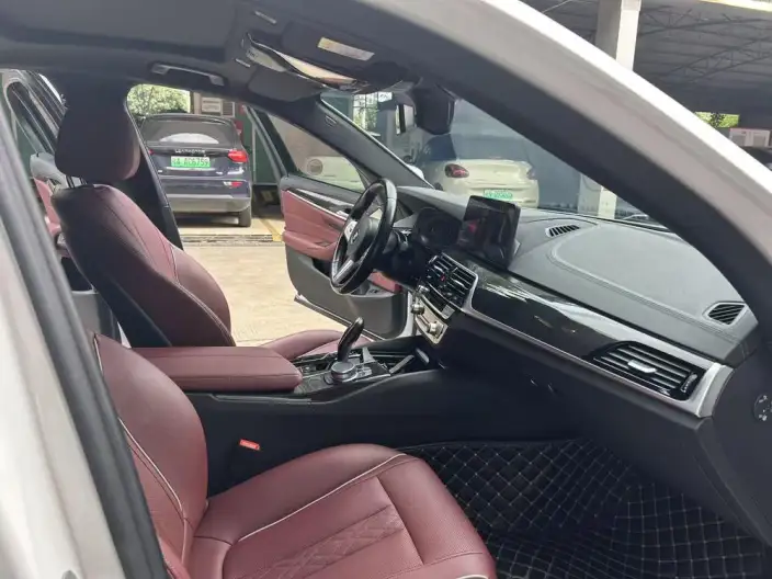 BMW 5 Series 2022 Model Facelift II 525Li M Sports Set – фото 10