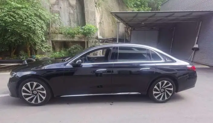 Mercedes-Benz E-Class 2024 Model E 300 L Luxury Model sedan – фото 3
