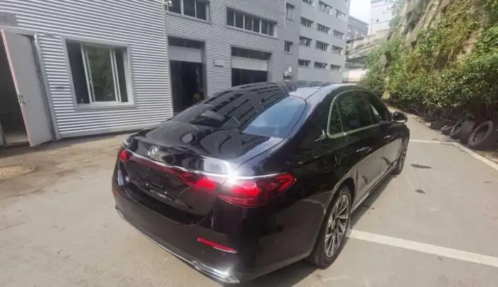 Mercedes-Benz E-Class 2024 Model E 300 L Luxury Model sedan – фото 4