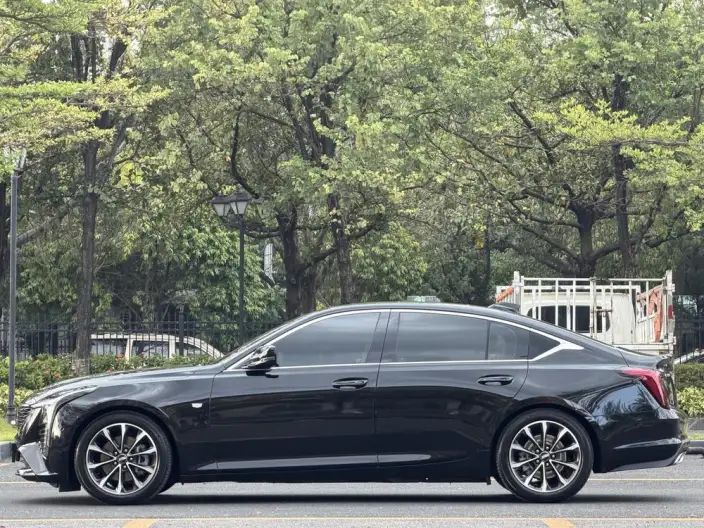 Cadillac CT5 2025 Model 28T Lincoln Town Sports Edition