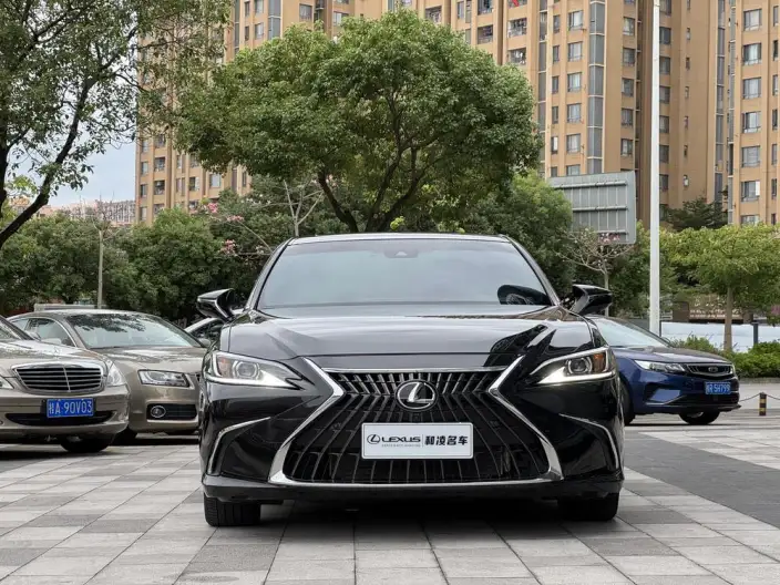 Lexus ES 2023 Model 260 Superior Edition