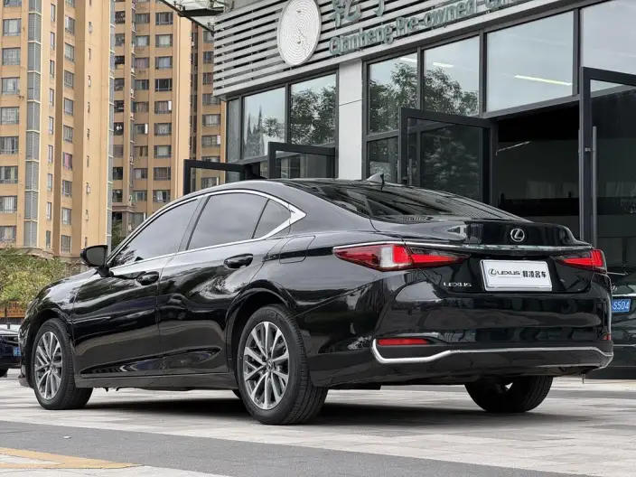 Lexus ES 2023 Model 260 Superior Edition