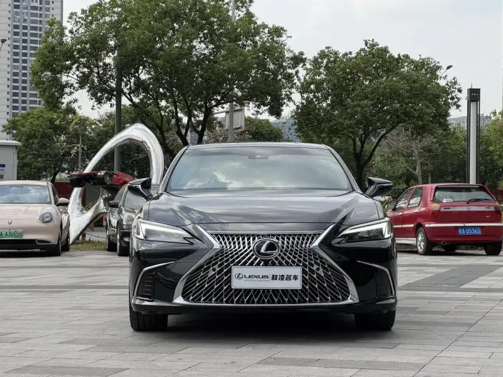 Lexus ES 2025 Model 300h Premium