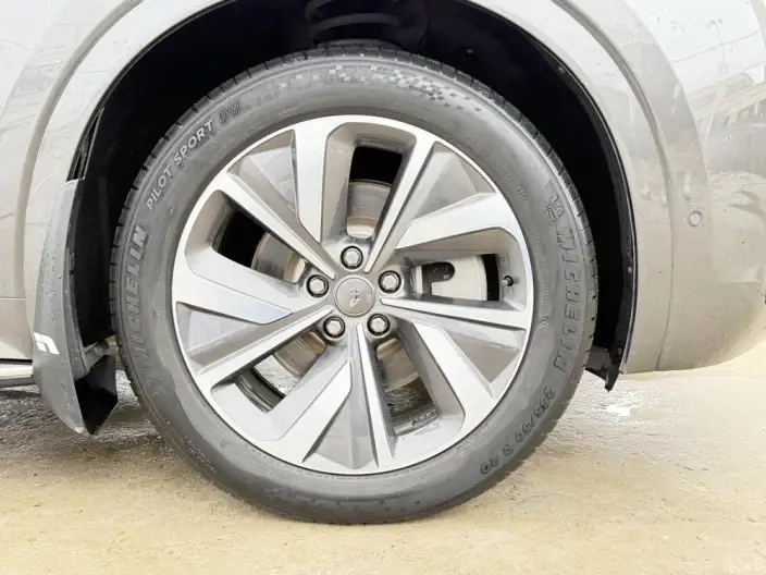 Li Auto ONE 2021 Model Extended Range 6 seat Edition – фото 7