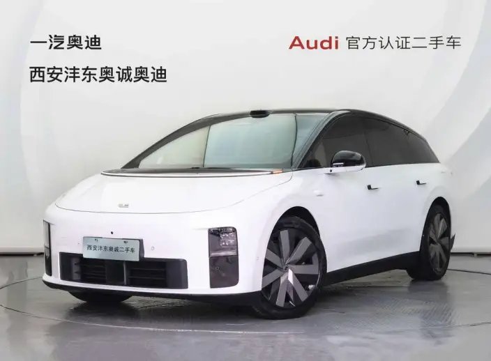 Li Auto i6 2025 Model 4WD Standard Edition – фото 1