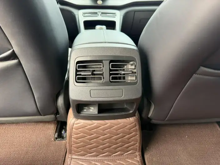 BYD Destroyer 05 2024 Model Honor Edition DM-i 55KM Luxury Model – фото 10
