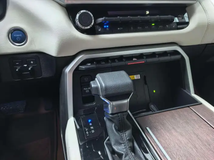 Tundra 2022 Model 3.5T Automatic 4WD 5 seat Parallel Imported – фото 7