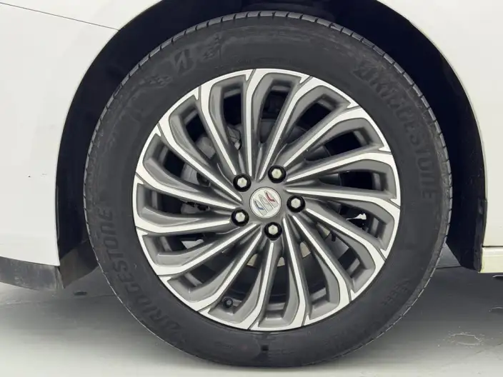 Buick LaCrosse 2023 Model 28T Automatic Yue Zun Edition – фото 9