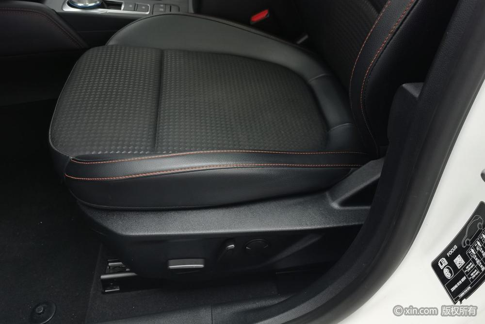 Ford Focus 2021 Trim EcoBoost 180 Automatic ST Line – фото 18