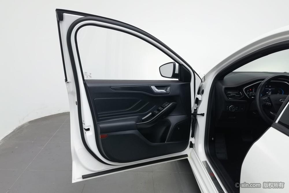 Ford Focus 2021 Trim EcoBoost 180 Automatic ST Line – фото 22