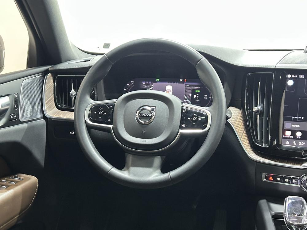 Volvo XC60 PHEV 2023 T8 AWD Long Range Intelligent Far Luxury – фото 16