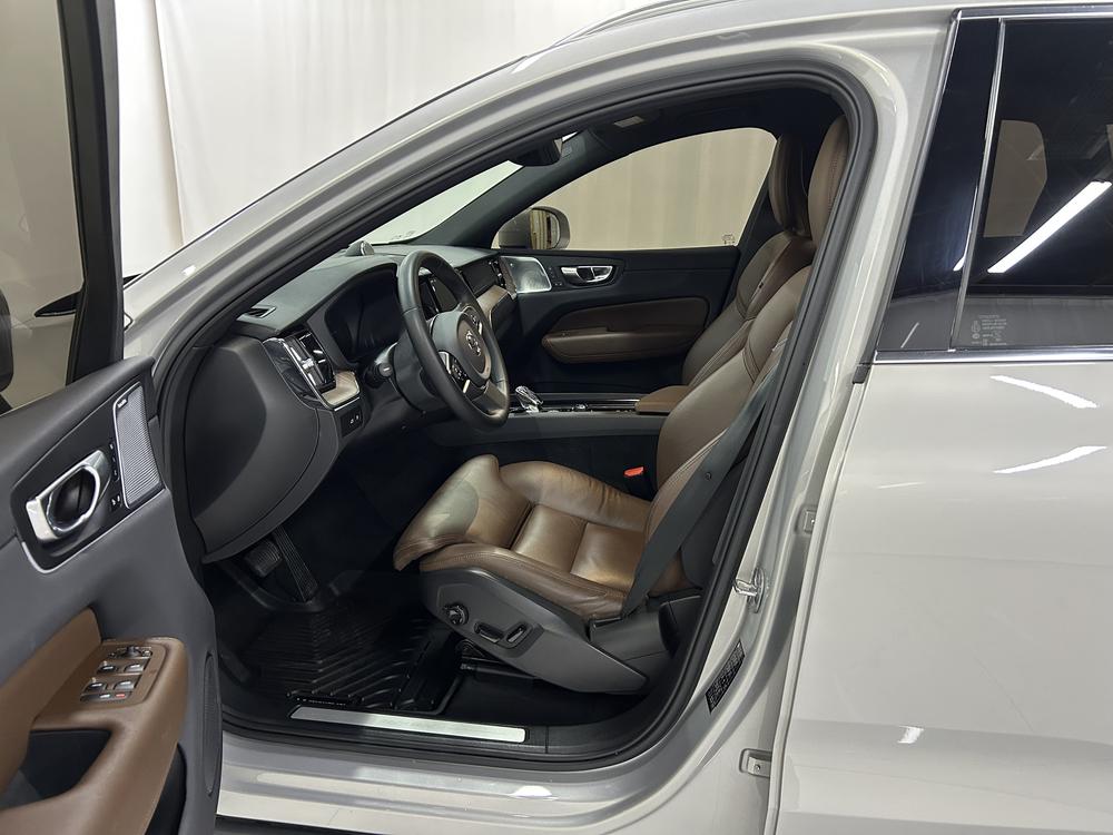 Volvo XC60 PHEV 2023 T8 AWD Long Range Intelligent Far Luxury – фото 17