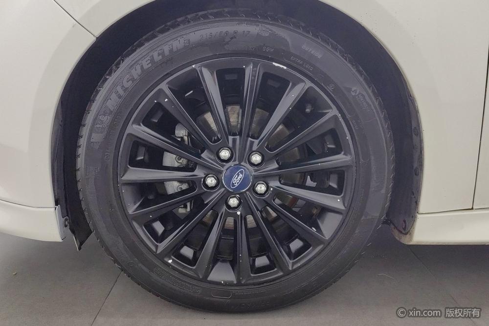 Ford Focus 2017 Hatchback EcoBoost 180 Automatic Sport – фото 8