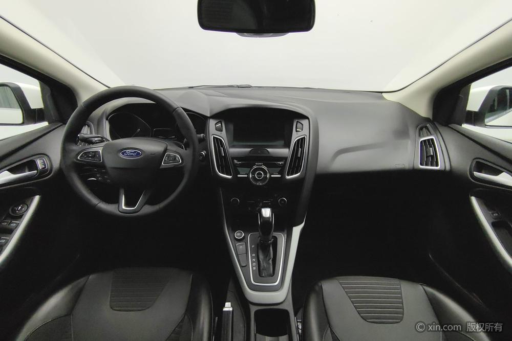 Ford Focus 2017 Hatchback EcoBoost 180 Automatic Sport – фото 12