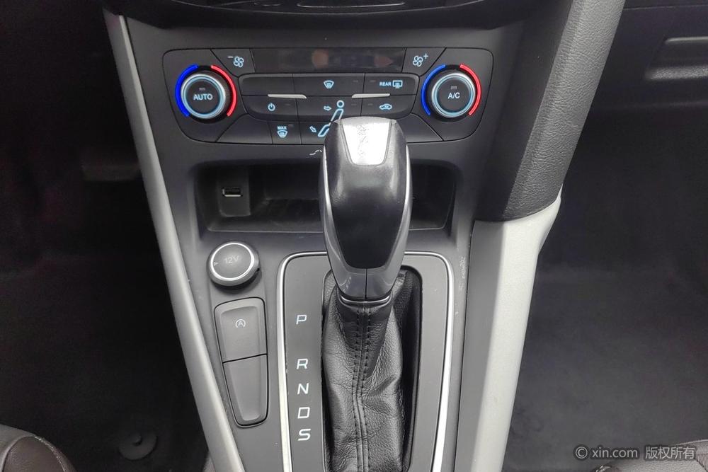 Ford Focus 2017 Hatchback EcoBoost 180 Automatic Sport – фото 15