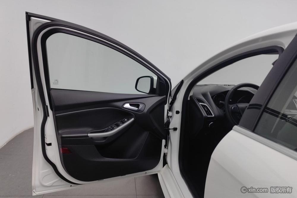 Ford Focus 2017 Hatchback EcoBoost 180 Automatic Sport – фото 22