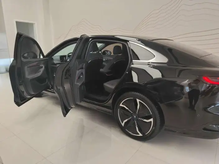 Voyah Pursuit EV 2023 Model 730km Long Battery Life Pro Edition