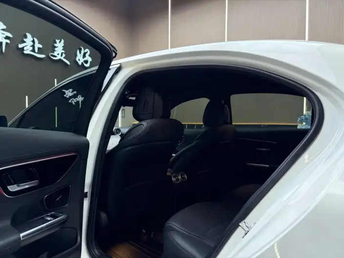 Mercedes-Benz C-Class PHEV 2024 Model C 350 eL – фото 9