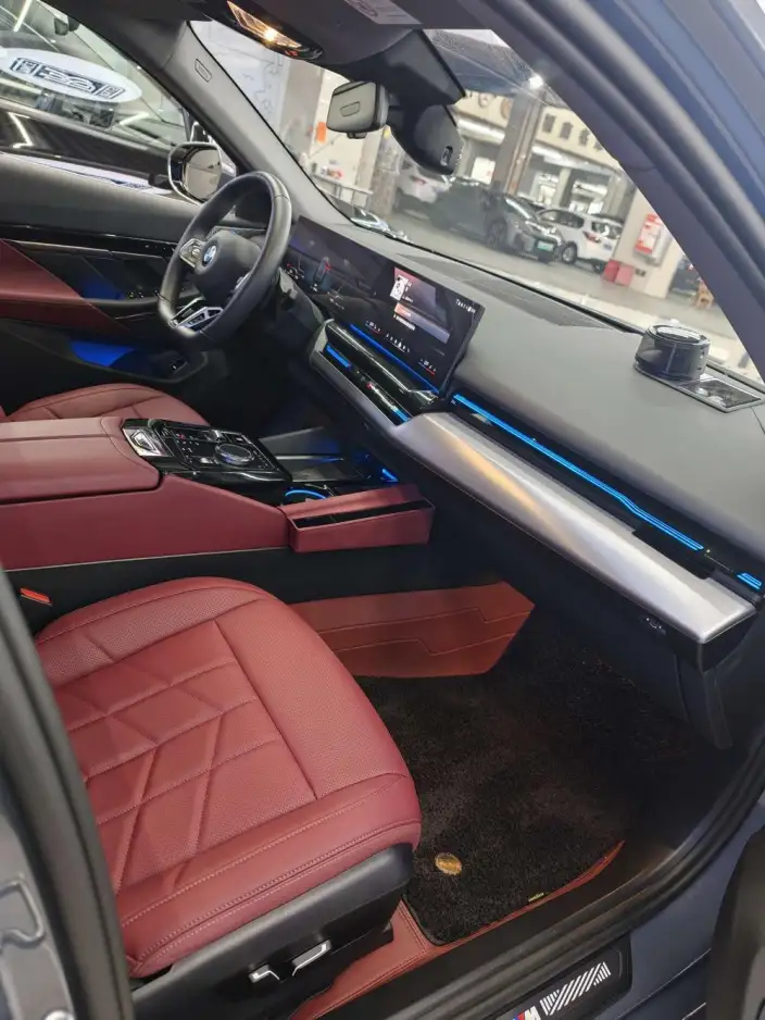 BMW 5 Series 2024 Model 525Li M Sports Set – фото 5