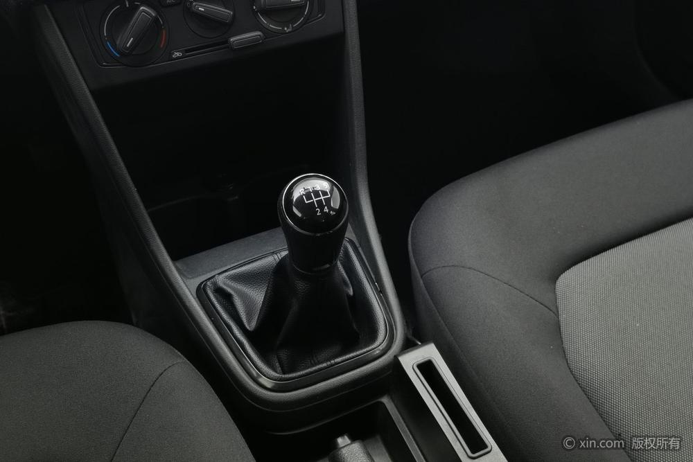 Volkswagen Jetta 2013 1.6L Manual Fashion – фото 16