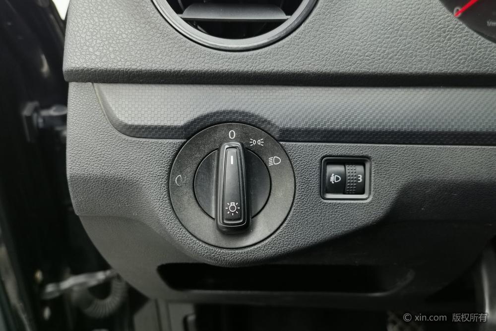 Volkswagen Jetta 2013 1.6L Manual Fashion – фото 17