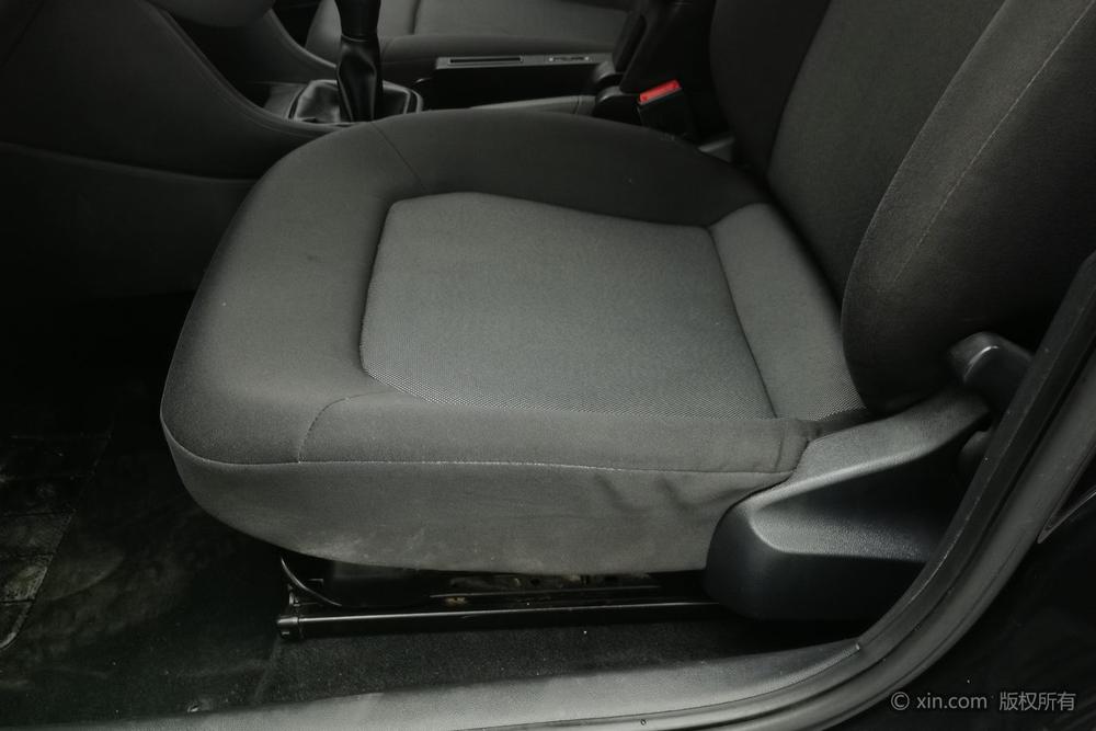 Volkswagen Jetta 2013 1.6L Manual Fashion – фото 19