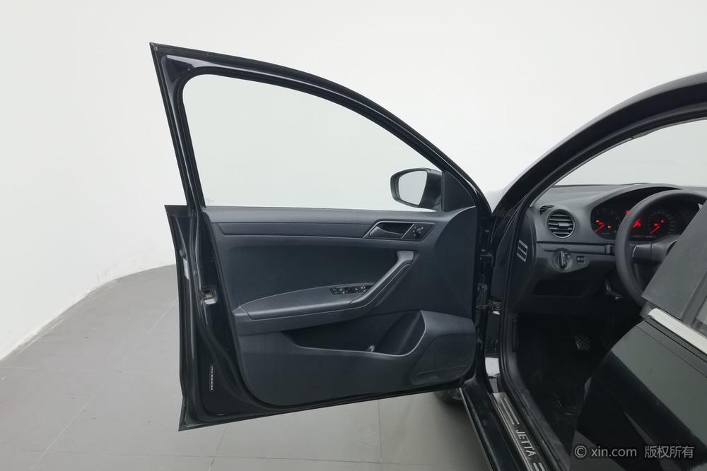 Volkswagen Jetta 2013 1.6L Manual Fashion – фото 22