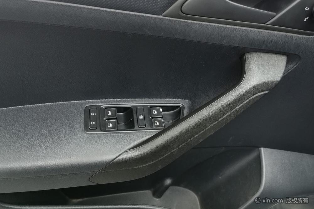Volkswagen Jetta 2013 1.6L Manual Fashion – фото 23