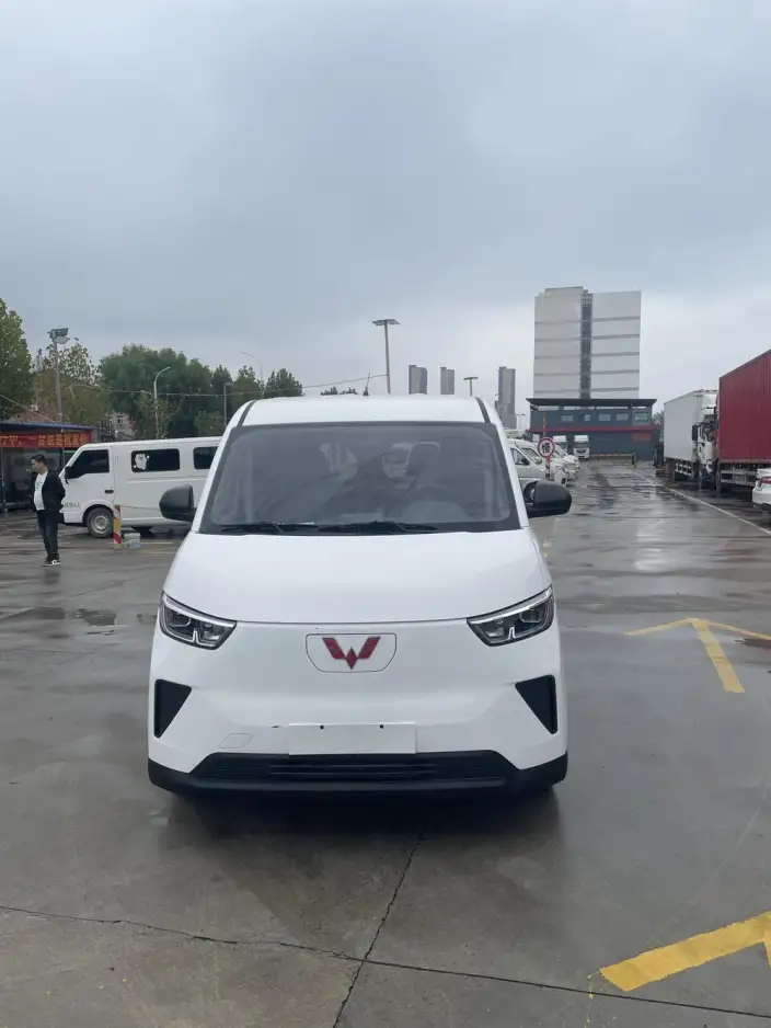 Wuling Yangguang 2024 Model 300km Comfort Model Passenger car Edition 75kW