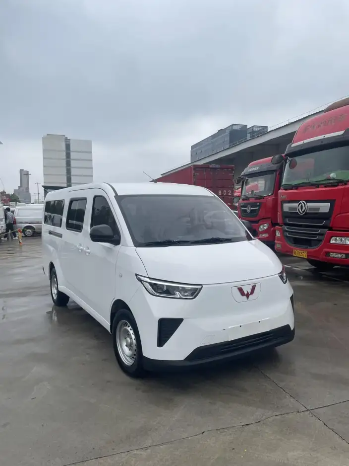 Wuling Yangguang 2024 Model 300km Comfort Model Passenger car Edition 75kW