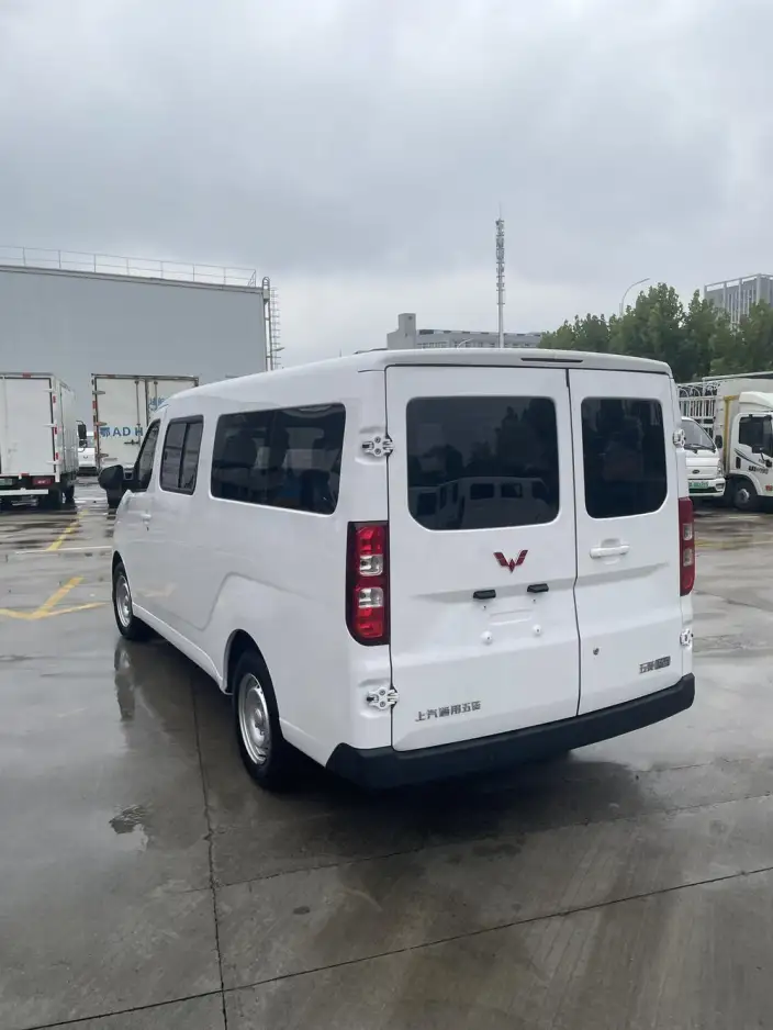 Wuling Yangguang 2024 Model 300km Comfort Model Passenger car Edition 75kW