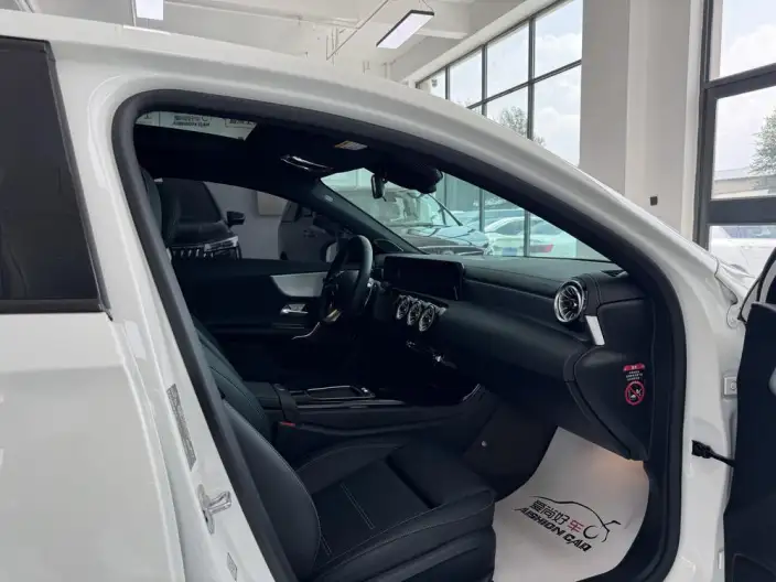 Mercedes-Benz A-Class AMG 2025 Model AMG A 35 L 4MATIC – фото 9