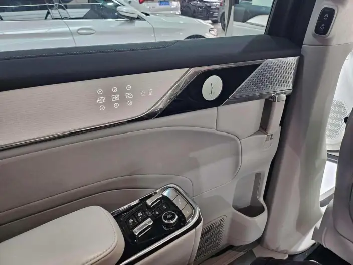Volvo EM90 2025 Model Ultra VI seat – фото 10