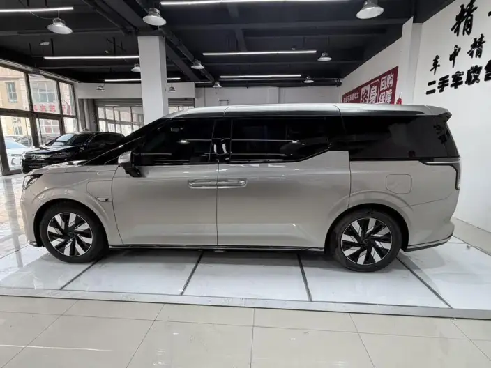 Volvo EM90 2025 Model Ultra VI seat