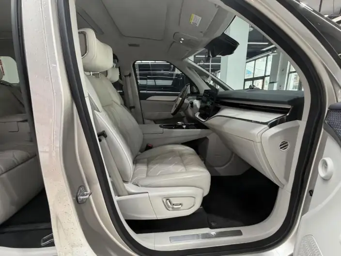Volvo EM90 2025 Model Ultra VI seat – фото 6