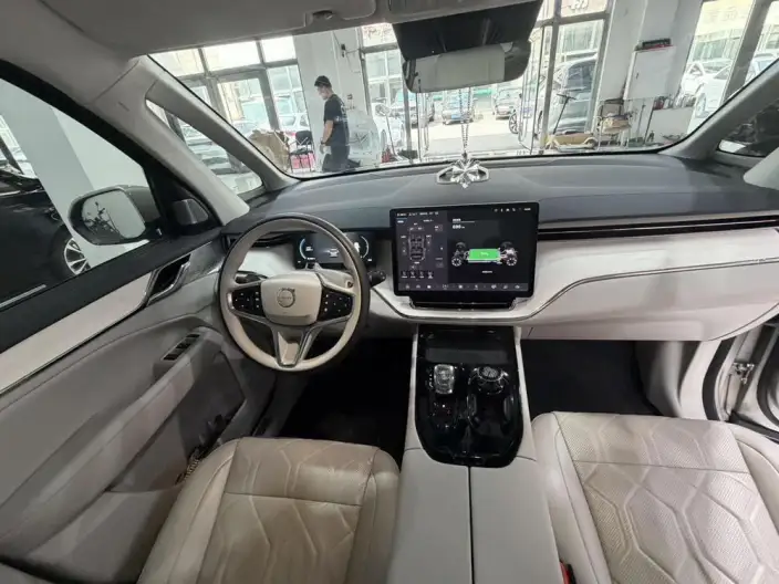 Volvo EM90 2025 Model Ultra VI seat – фото 7
