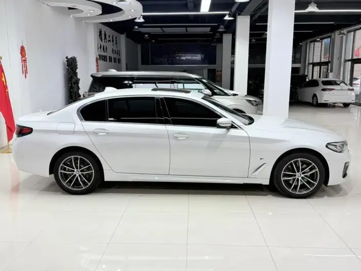BMW 5 Series 2022 Model Facelift II 525Li M Sports Set – фото 8