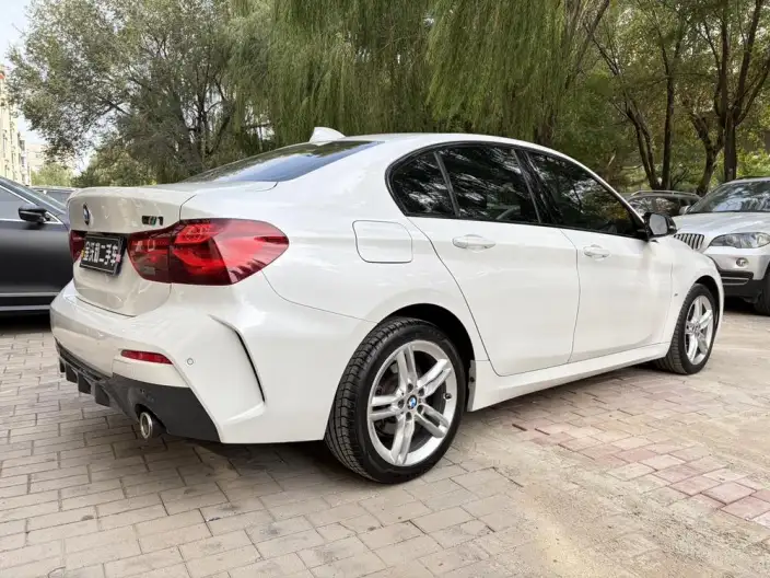 BMW 1 Series 2023 Model 120i M Sports Night Edition – фото 6