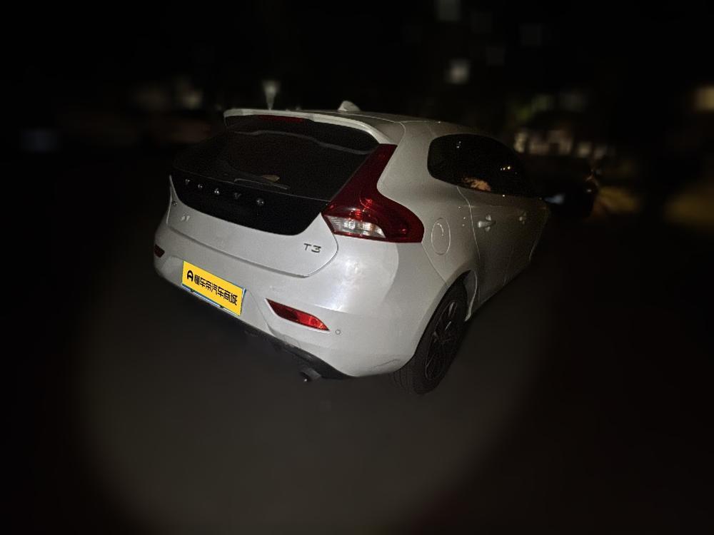 Volvo V40 2017 T3 Intelligent Refined