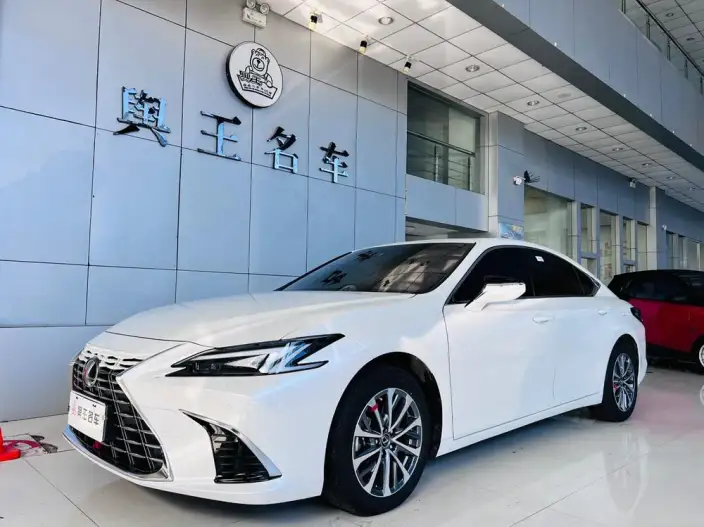 Lexus ES 2025 Model 200 Premium