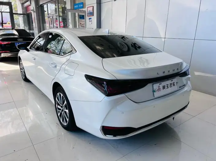 Lexus ES 2025 Model 200 Premium